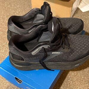 Brooks women’s ghost max shoes